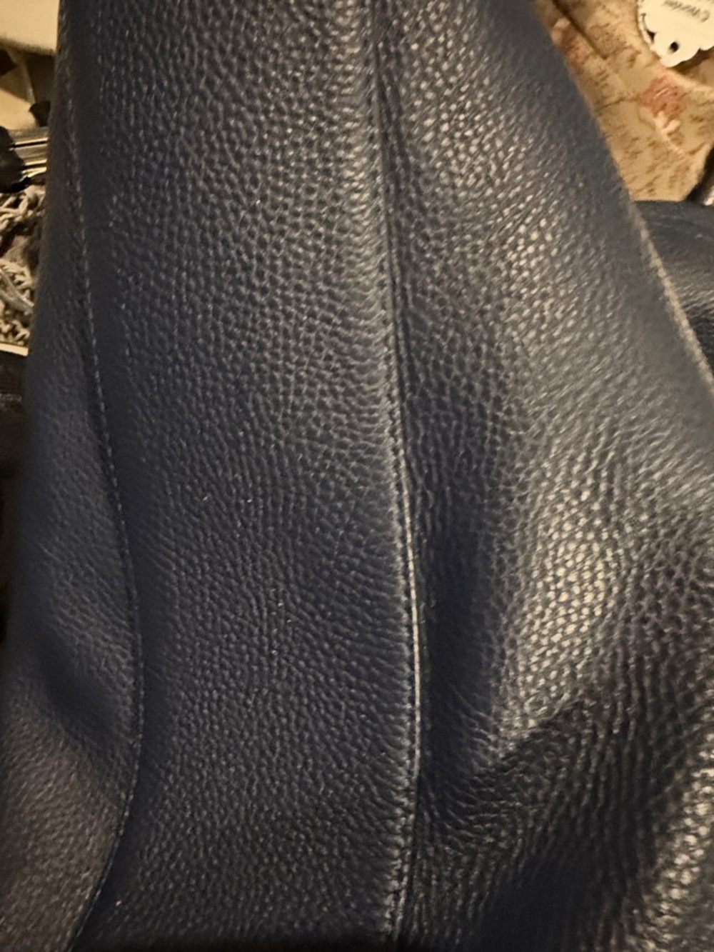 Tote Le Montde:Navy Pebbled Leather Shoulder Hobo Bag with Gold Zip Accent - Picture 4 of 7